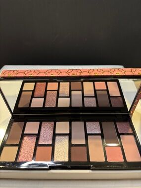 Laura Geller Garden Party In Full Bloom eye palette